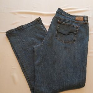 Levi's Signature Mid-Rise Bootcut Jeans